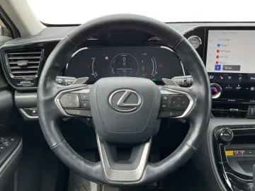 Car image 26