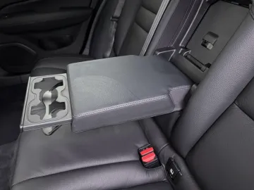 Car image 43