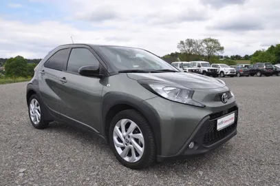 Car image 2