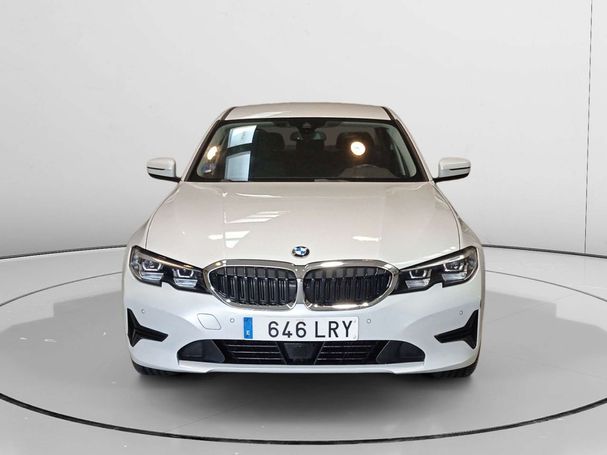 BMW 330i 135 kW image number 2