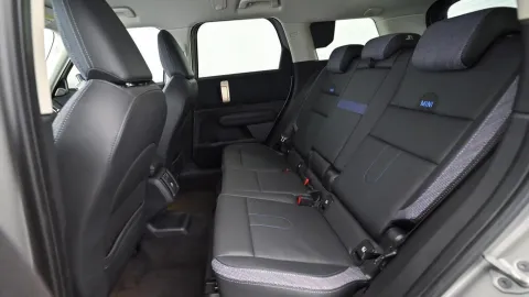 Car image 25