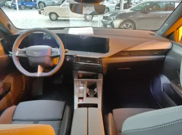 Car image 24