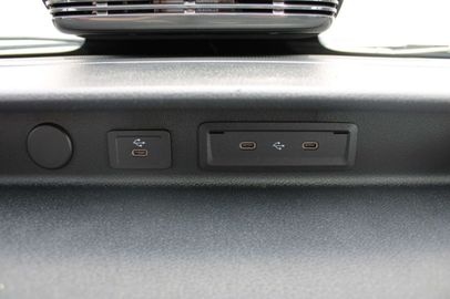 Car image 37