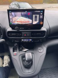 Car image 24