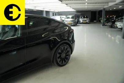 Car image 33