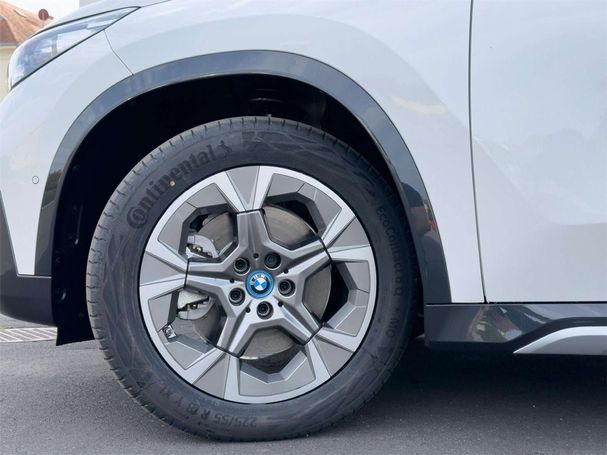 BMW iX1 xDrive30 200 kW image number 7