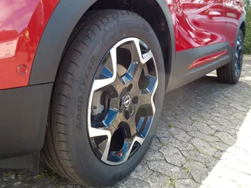 Car image 23