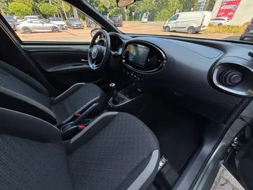 Car image 22
