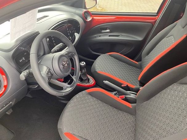 Toyota Aygo X 53 kW image number 5