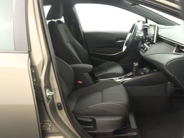 Car image 30