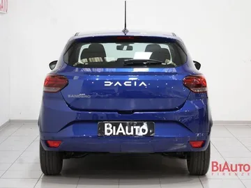 Car image 4