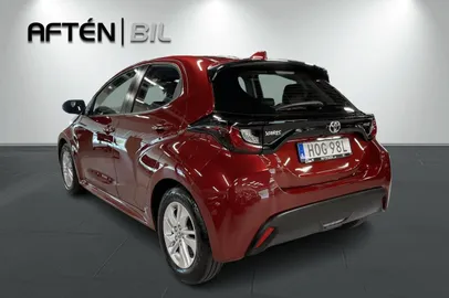 Car image 3