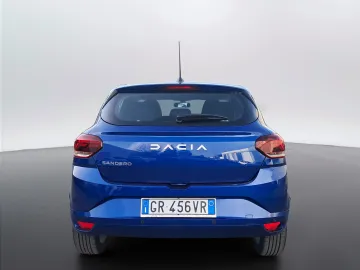 Car image 5