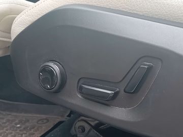 Car image 38