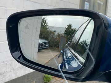 Car image 32