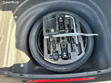 Car image 25
