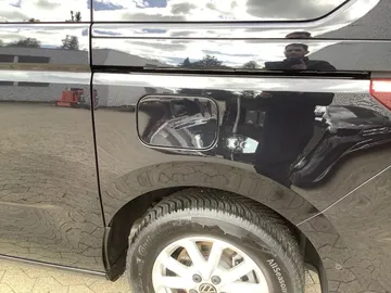 Car image 28