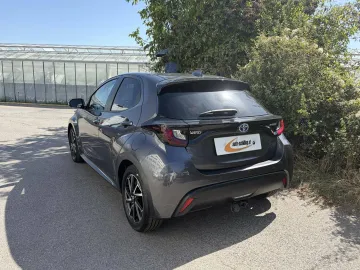 Car image 5