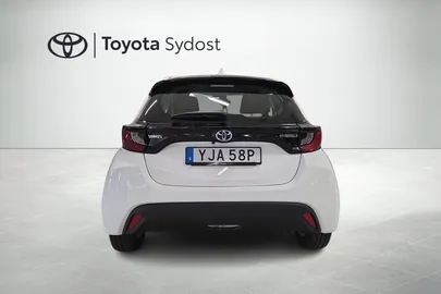 Car image 5
