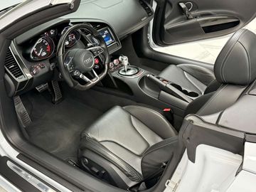 Car image 30