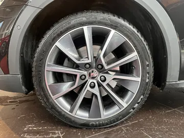 Car image 24