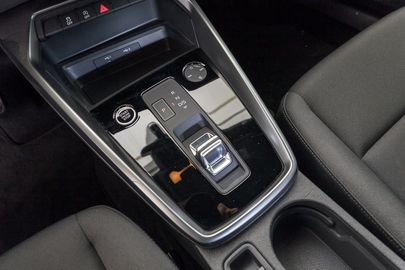 Car image 30