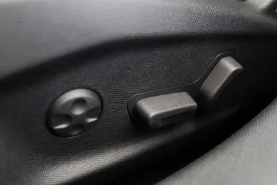 Car image 40