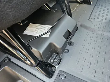 Car image 25
