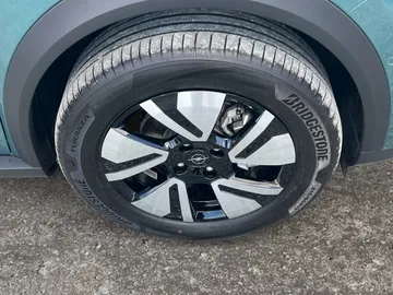 Car image 27