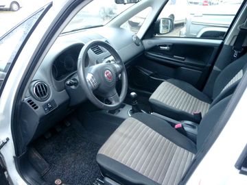 Car image 10