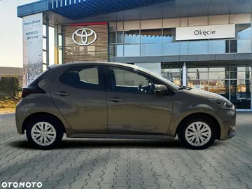 Car image 4
