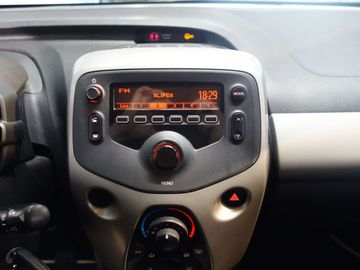 Car image 30