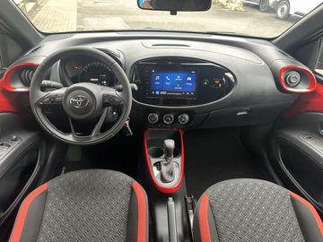 Car image 10