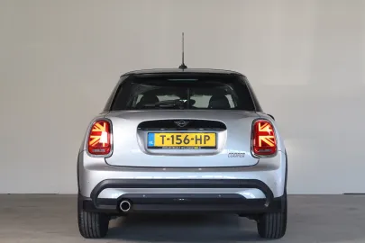Car image 32