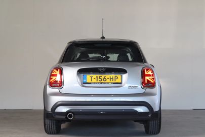 Car image 32