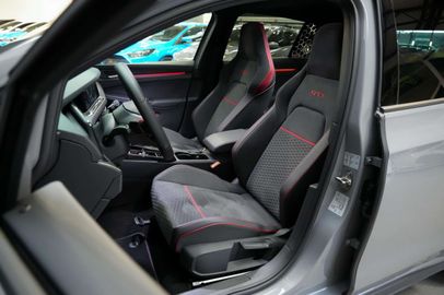 Car image 30