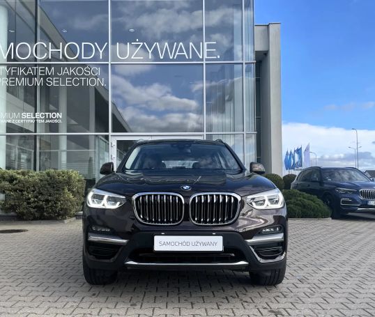 BMW X3 xDrive20i Luxury Line 135 kW image number 2