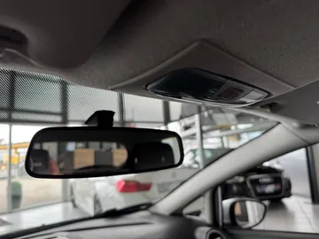 Car image 35
