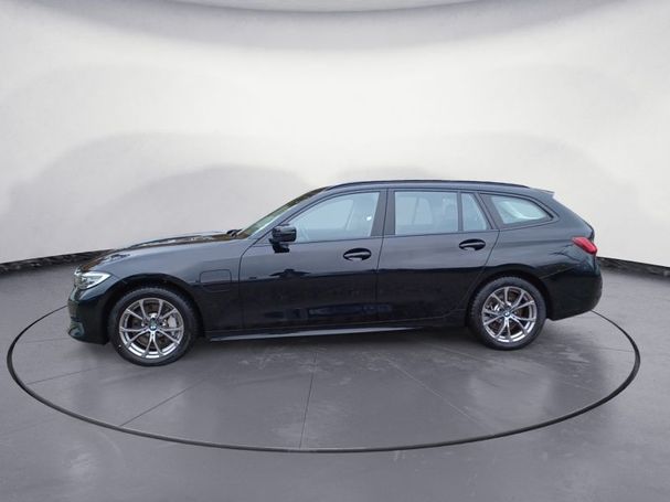 BMW 330 Touring Advantage xDrive 185 kW image number 3