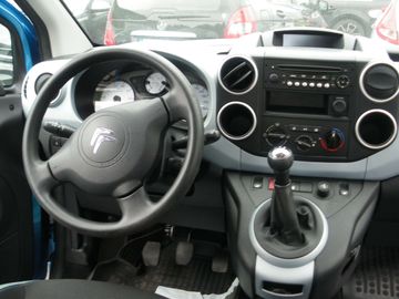 Car image 10