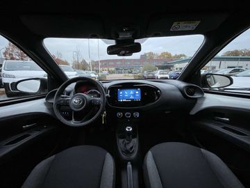 Car image 15