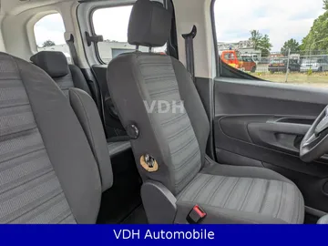 Car image 25