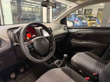 Car image 11