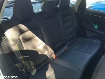 Car image 40