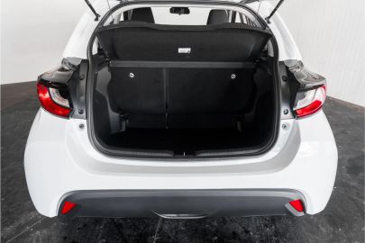 Car image 27