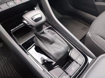 Car image 30