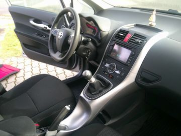 Car image 12