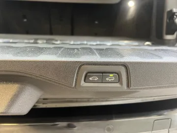 Car image 49