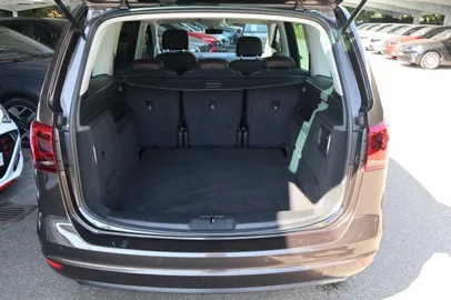 Car image 32