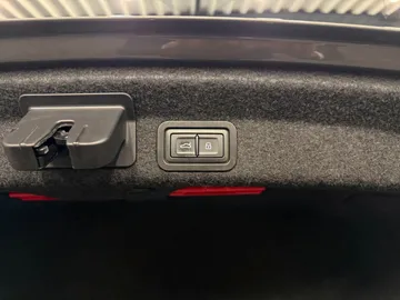 Car image 34
